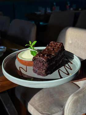 Chocolate cake with Ice cream